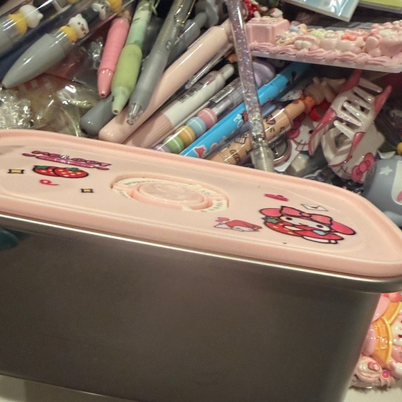 Container - Picture 1 of 1